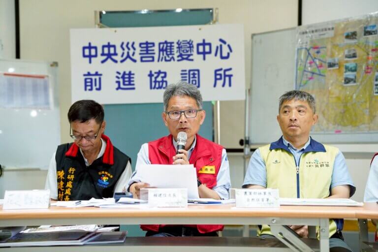 Read more about the article 賴總協調官：加速花蓮災區復原 全力動員救災人力機具 光復鄉10/1起全面施打流感疫苗