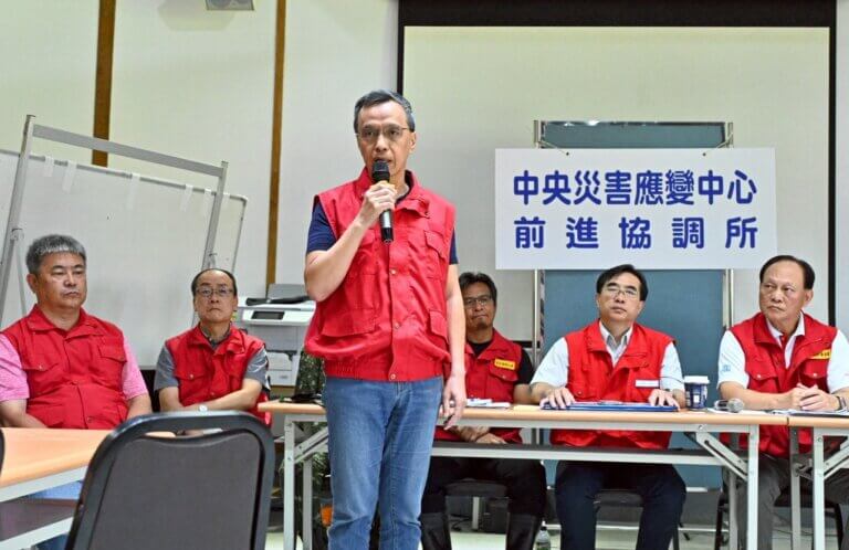 Read more about the article 住家內垃圾與清淤執行率逾8成 季總協調官：志工需求不間斷 持續完善災民收容安置、加速堤防及橋梁修復