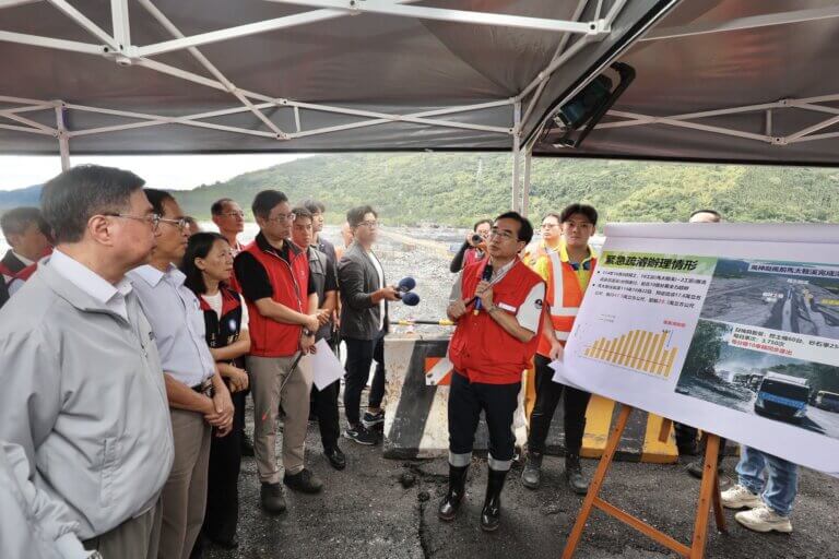 Read more about the article 視察馬太鞍溪橋重建、河川疏濬復建進度 卓揆：加速推動復原重建工作 提供花蓮鄉親更大安全保障